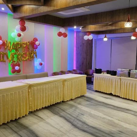 V Square Airport Hotel Lucknow Exterior foto