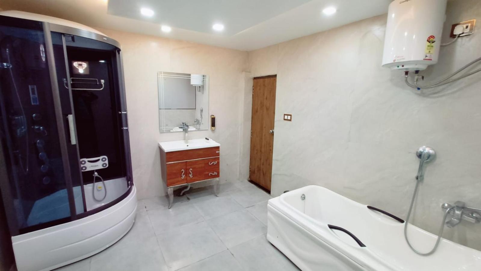 V Square Airport Hotel Lucknow Exterior foto