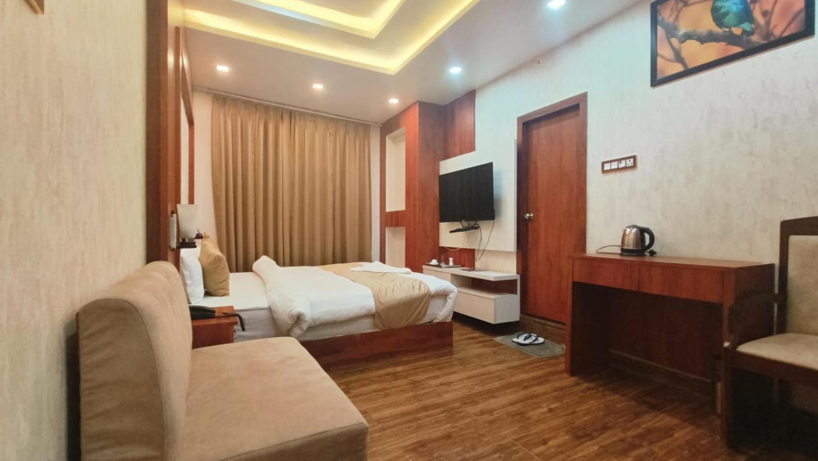 V Square Airport Hotel Lucknow Exterior foto