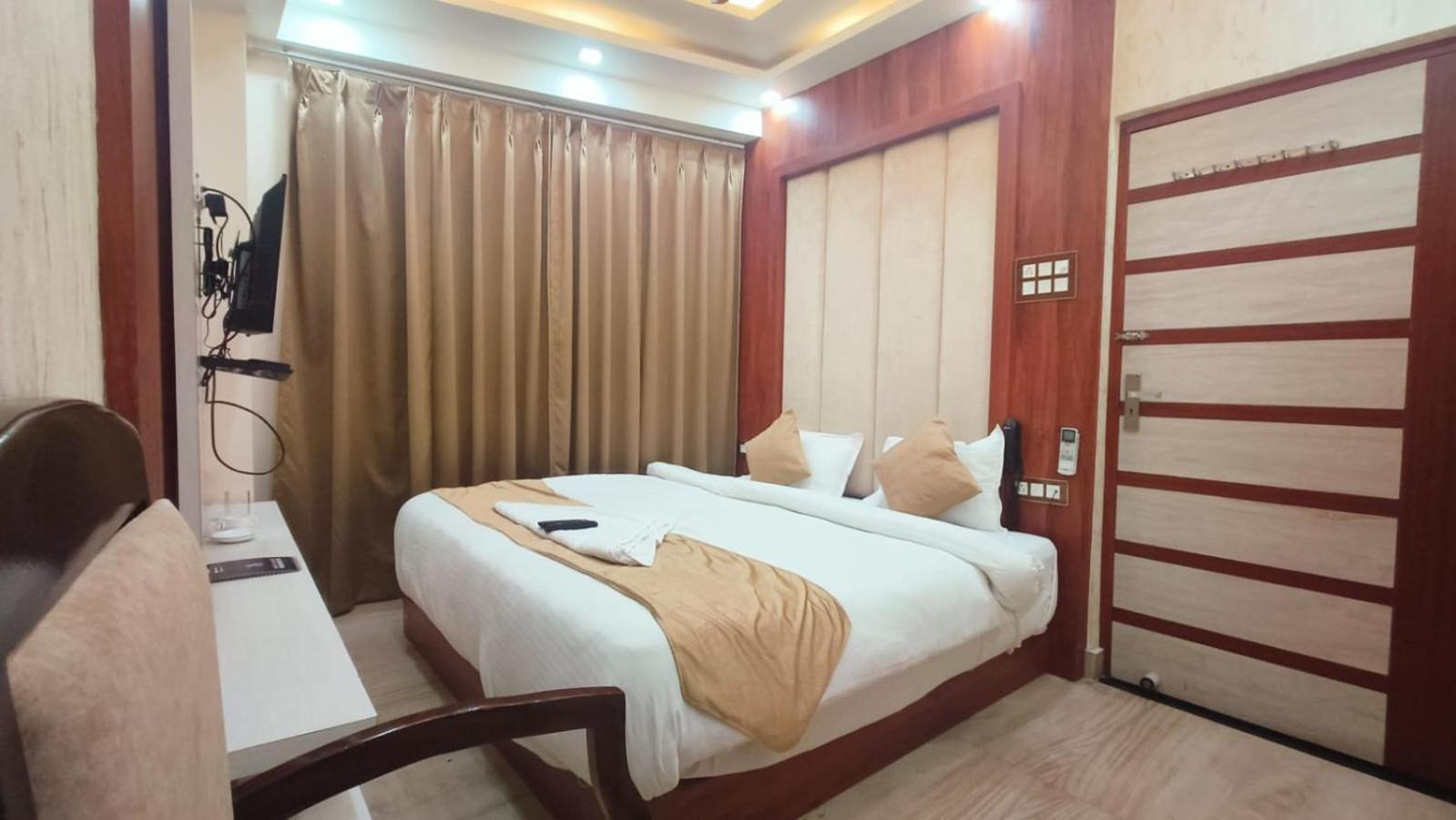 V Square Airport Hotel Lucknow Exterior foto